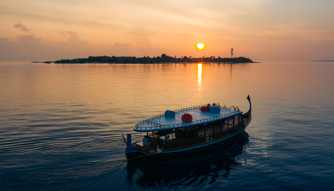 Hotel Adaaran Select Meedhupparu - Dhoni al atardecer