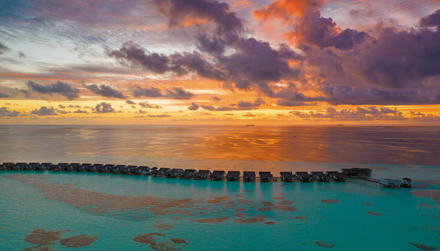 Ozen Life Maahoo - water villas al atardecer